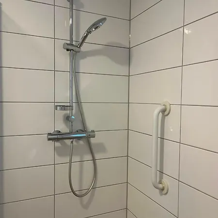 Spacious - Prime Location - Elevator Apartman *