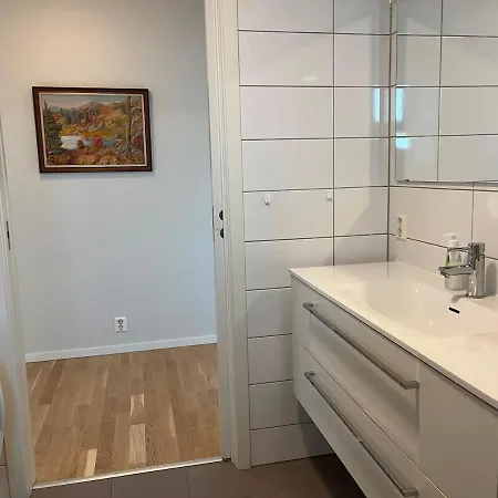 Spacious - Prime Location - Elevator Apartment *
